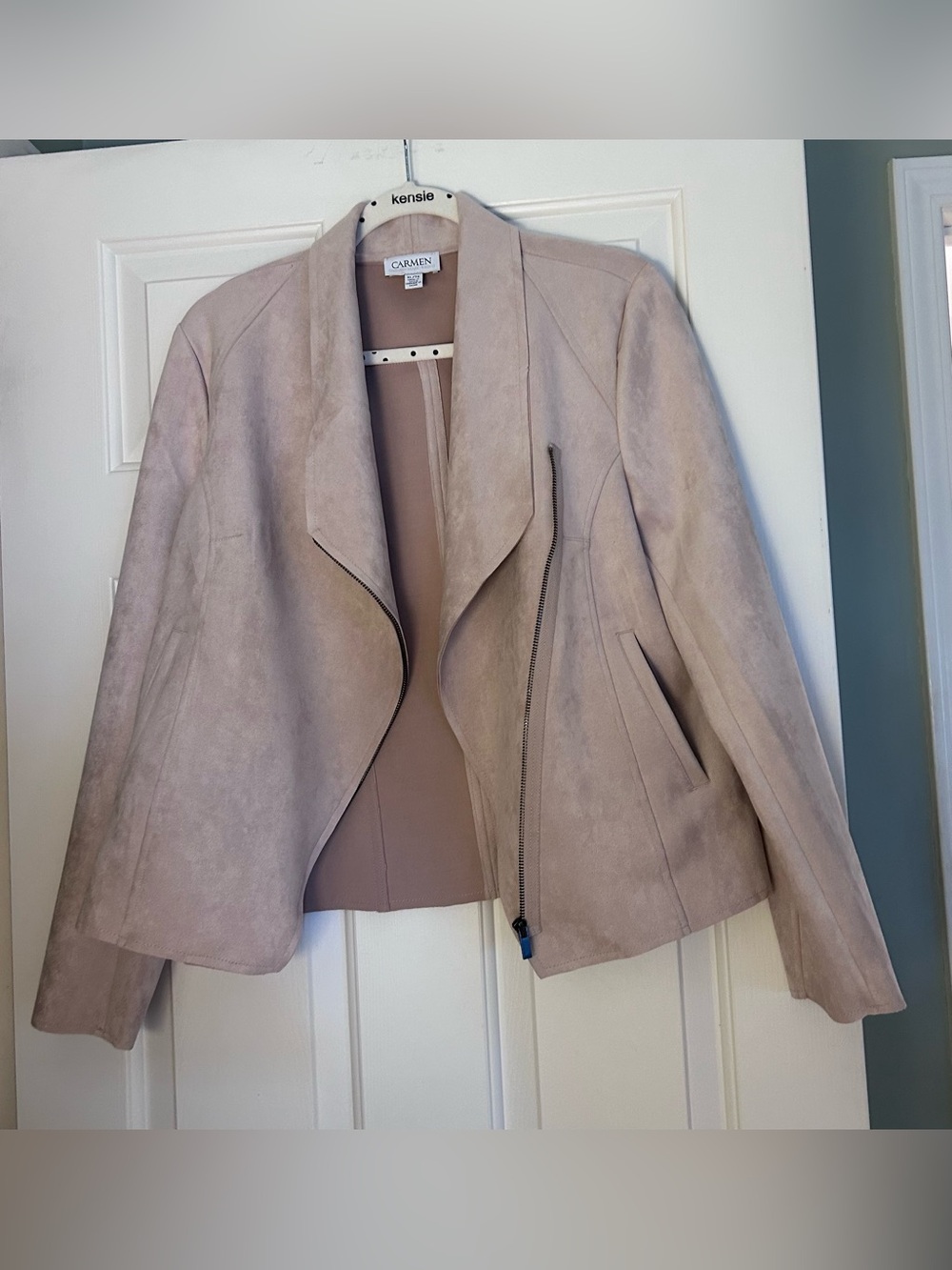 Carmen Marc Valvo Blush Faux Suede Asymmetric Zip Jacket. XL